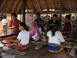 Sukarere, Desa Pengrajin Tenun Lombok yang Mendunia