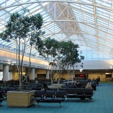 Waduh! Ada Pria Bugil di Bandara Portland, AS