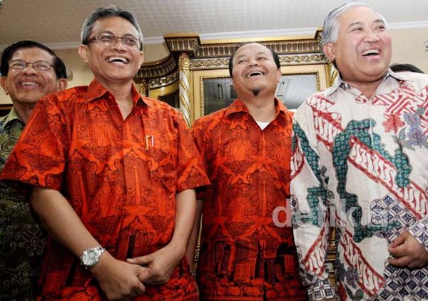 Batik Ngejreng Gambar Monas a la Hidayat-Didik
