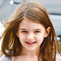 Katie Holmes Rayakan Ultah Anak di Broadway