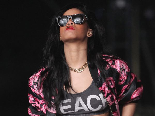 Ini Dia Foto-foto Rihanna Mabuk