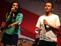 Vanya feat Irang Main di Panggung Kecil