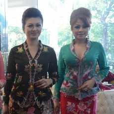 Warna-warni Kebaya Encim Tampil Segar dan Bervariasi