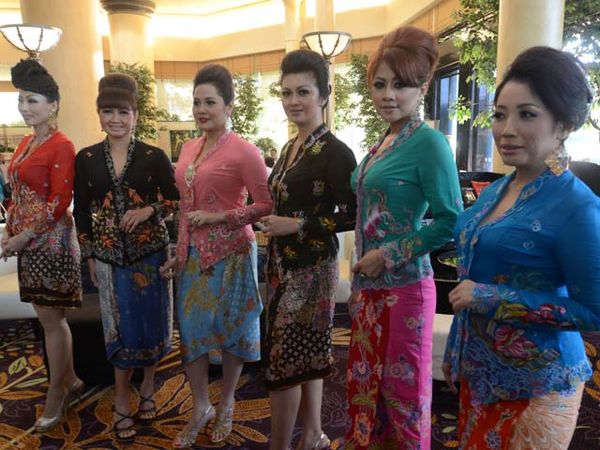 Warna-Warni Kebaya Encim