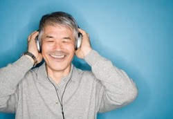 Setelkan Lagu Favorit Bisa Bantu Mengingat Pasien Alzheimer