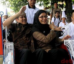 Orang Tua Sakit, Istri Anas Urbaningrum Tak Hadir ke KPK