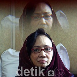 Sakit, Nunun Nurbaetie Batal Diperiksa KPK