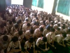 Doa Jelang UN, Ratusan Siswa SMP di Banyumas Nangis & Bermaaf-maafan