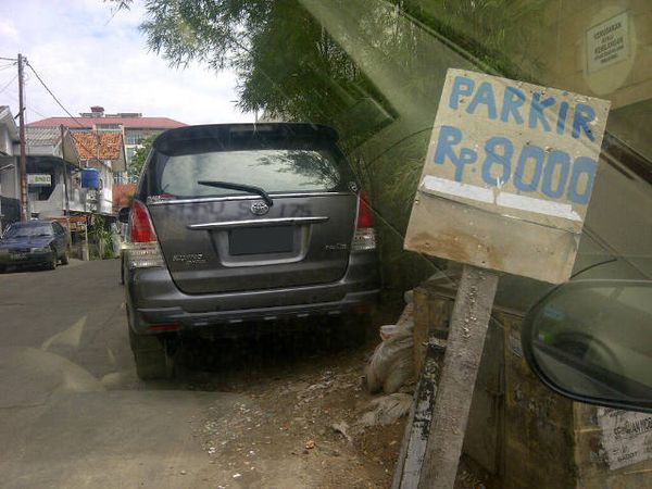 Parkir Mahal Rp 8.000