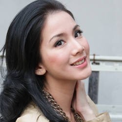 Jill Gladys Si Cantik yang Mempesona