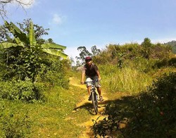 Gowes Seru ke Lubuak Tampuruang, Padang