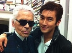 Choi Siwon Foto Bareng Desainer Chanel Karl Lagerfeld