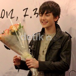 Greyson Chance Impikan Duet Bareng Taylor Swift