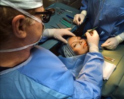 Di Indonesia, Remaja 16 Tahun Sudah Melakukan Bedah Plastik