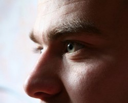 Pria Juga Operasi Plastik Demi Hilangkan Kantung Mata