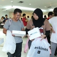 Mengantre, Bukti Kesetiaan Apple Fanboy di Korea & Malaysia