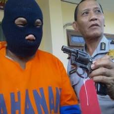 Hendak Jual Senpi dari Oknum TNI, Warga Mojosari Diciduk