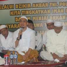 TNI, Polri, Pemda dan Warga Dzikir Akbar Bareng Ustadz Arifin Ilham