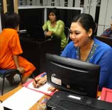 Sambut Hari Kartini, Polwan Polres Tanjung Perak Berkebaya