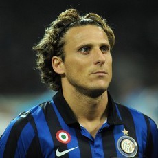 Masih Betah di Inter, Forlan Takkan ke Brasil