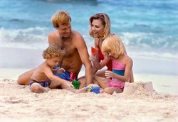 Kenapa Semua Orang Suka ke Pantai?