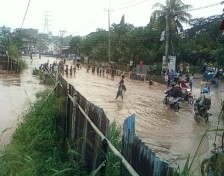Banjir, Jalan Aria Putra Tangerang Sempat Terputus