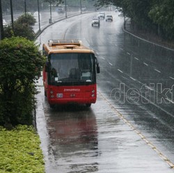 Peringati Hari Kartini, Pengemudi TransJ akan Berkebaya