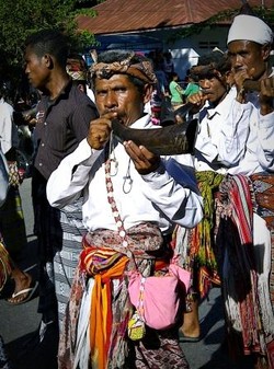 Puji-pujian di jalanan