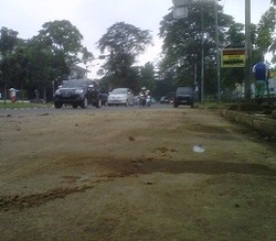 Duh, Debu di Jalan Diponegoro Ganggu Pengguna Jalan