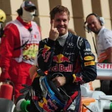 Vettel Persembahkan Pole untuk Timnya