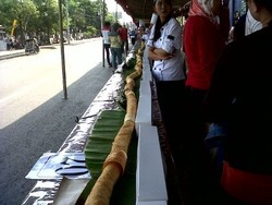 Rekor Muri Lumpia Terpanjang 465 Meter Berhasil Dipecahkan