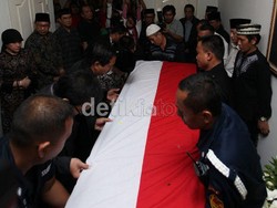 Tiba di Rumah Widjajono, SBY Salati Jenazah dan Sampaikan Duka