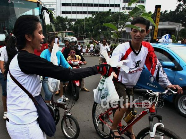 Asyik Dapat Bibit Pohon Gratis