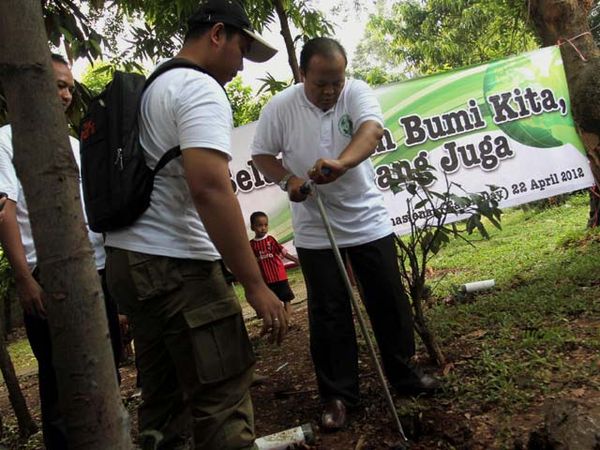 Hidayat Buat Lobang Biopori