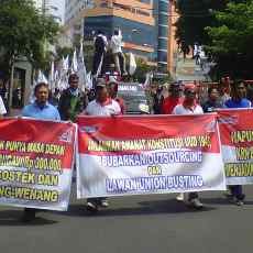 Ratusan Buruh Kembali Turun ke Jalan Tolak Sistem Outsourcing