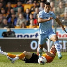City Dekati MU, Wolves Degradasi