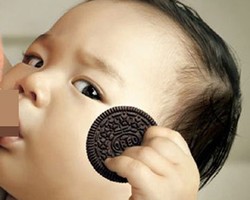 Tampilkan Bayi Sedang Menyusu, Iklan Oreo Jadi Kontroversi