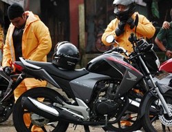 Moto LINC, Beri Peringatan pada Bikers Kalau Hari Mau Hujan