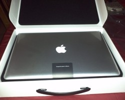 Wow, Ada Parfum Beraroma Laptop Apple yang Baru Dibuka