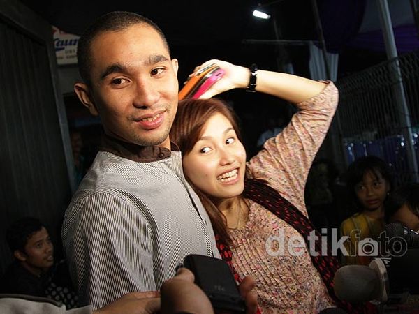 Aihh..Ayu Ting Ting & Angie Makin Mesra Saja