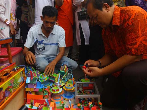 Cagub HNW Tinjau Pasar Kaget