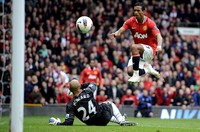 Nani turut menyumbangkan satu gol untuk Manchester United di menit ke-61. Reuters/Nigel Roddis.