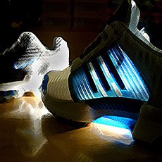 Astaga! ABG Singapura Jual Diri Demi Membeli Sepatu Bermerek