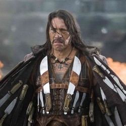 Mel Gibson Siap Adu Golok dengan Danny Trejo di Machete Kills