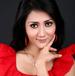 Diselipkan Uang ke Payudara, Aida Saskia Tendang Penyawer