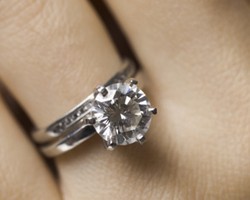 75% Wanita Bermimpi Punya Berlian, Terutama Cincin