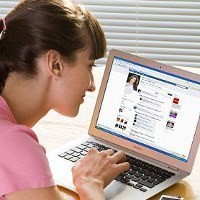 Wow, Pengguna Facebook Hampir 1 Miliar
