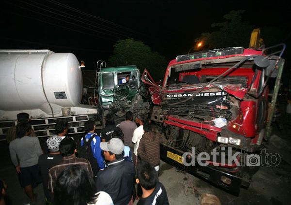 Rem Blong, Truk Seruduk 5 Kendaraan