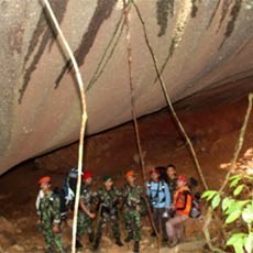 Wow! Batu Mangkok Raksasa Ditemukan di Sambas-Kalbar