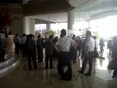 Listrik Mati, Tamu Hotel Grand Hyatt Kumpul di Lobi 